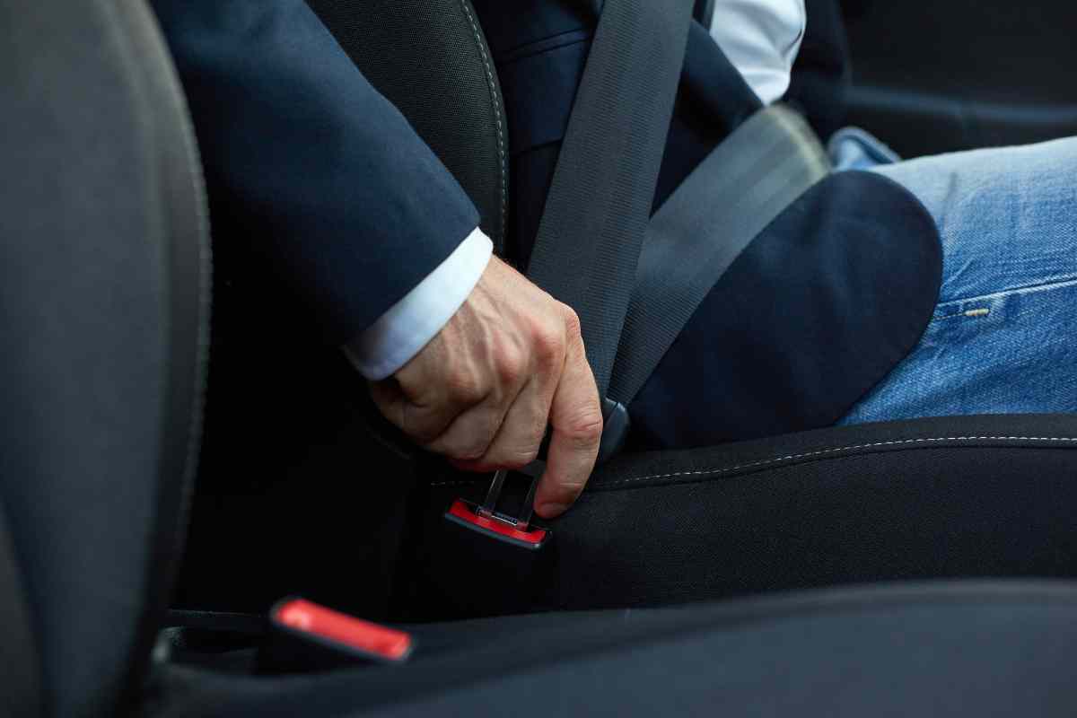 Seat Belt Alarm Stopper Clips : सीट बेल्ट अलार्म स्टॉपरच्या विक्री अन् उत्पादनावर बंदी, ई-कॉमर्स साइट्सनाही आदेश